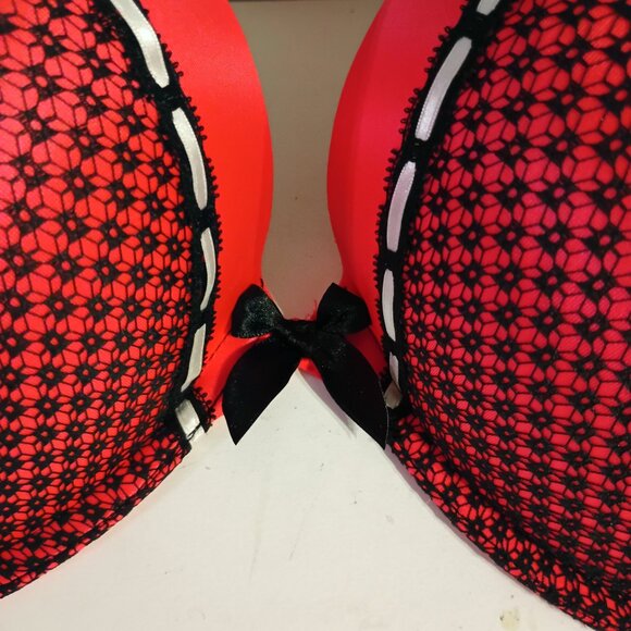 Victoria Secret Bombshell Plunge 38D bra - Picture 7 of 10